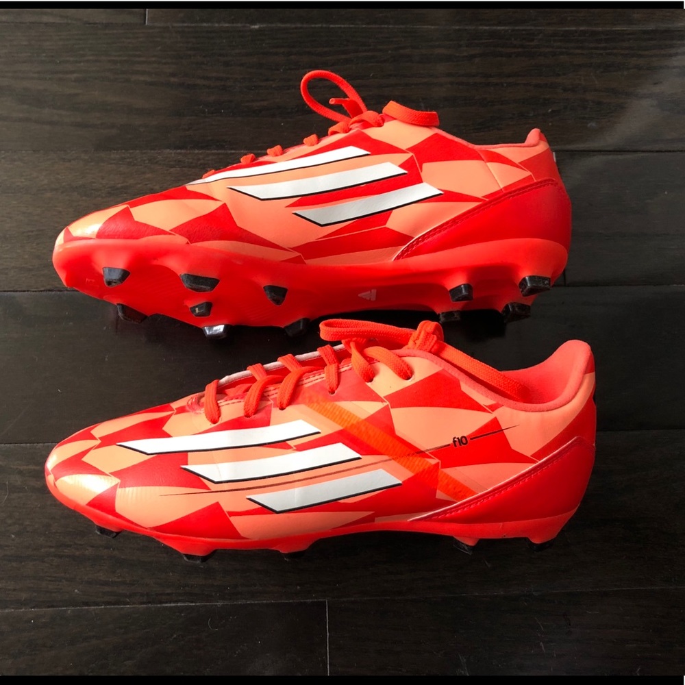 ADIDAS F10 Women’s Soccer Cleat (barely worn)
